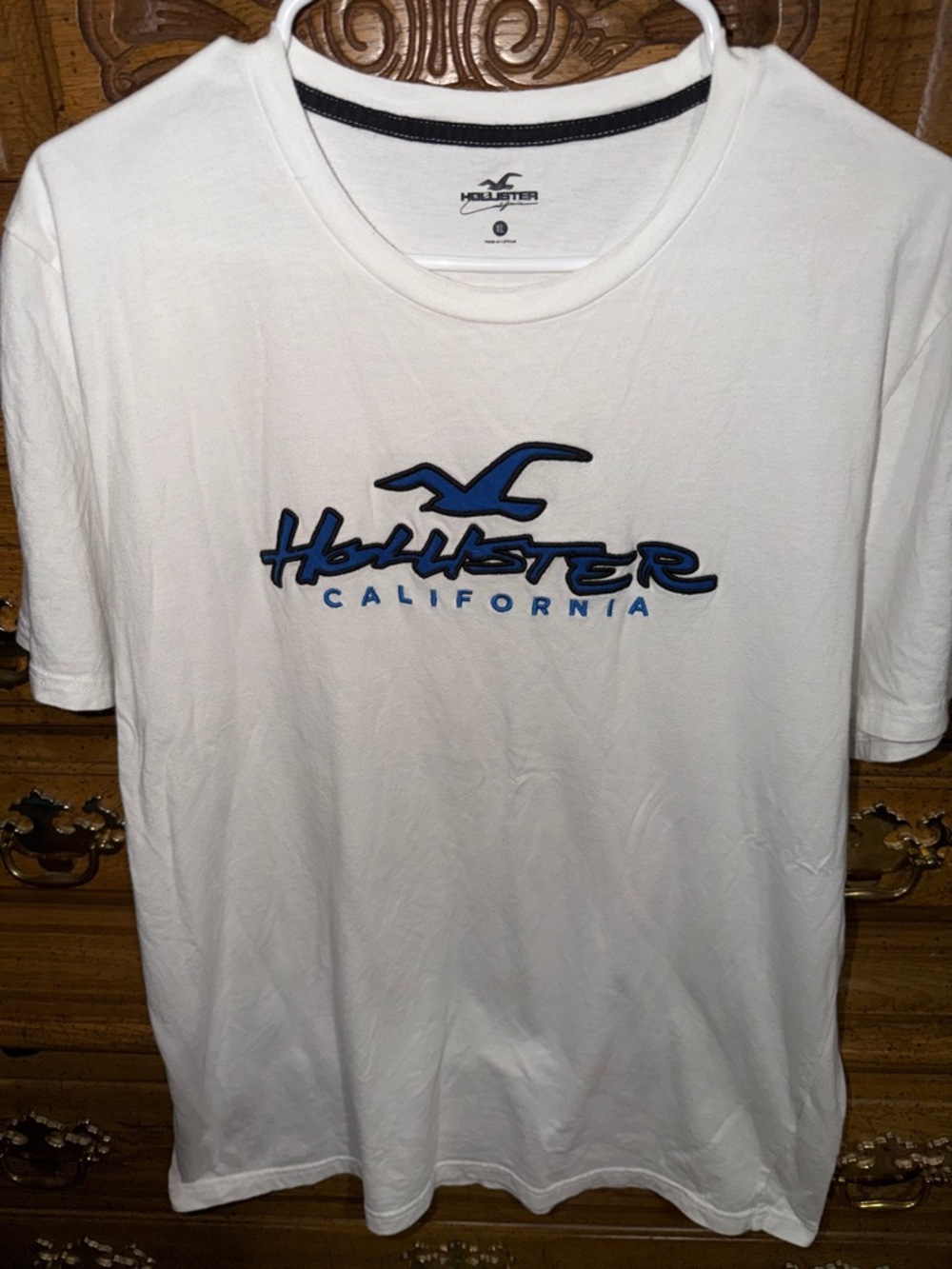 Hollister logo Tee EUC